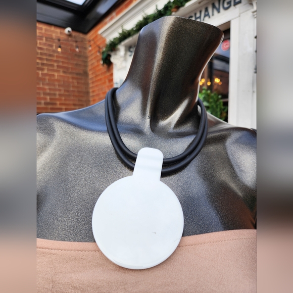 Reversible Black and White Statement Necklace - Picture 11 of 16